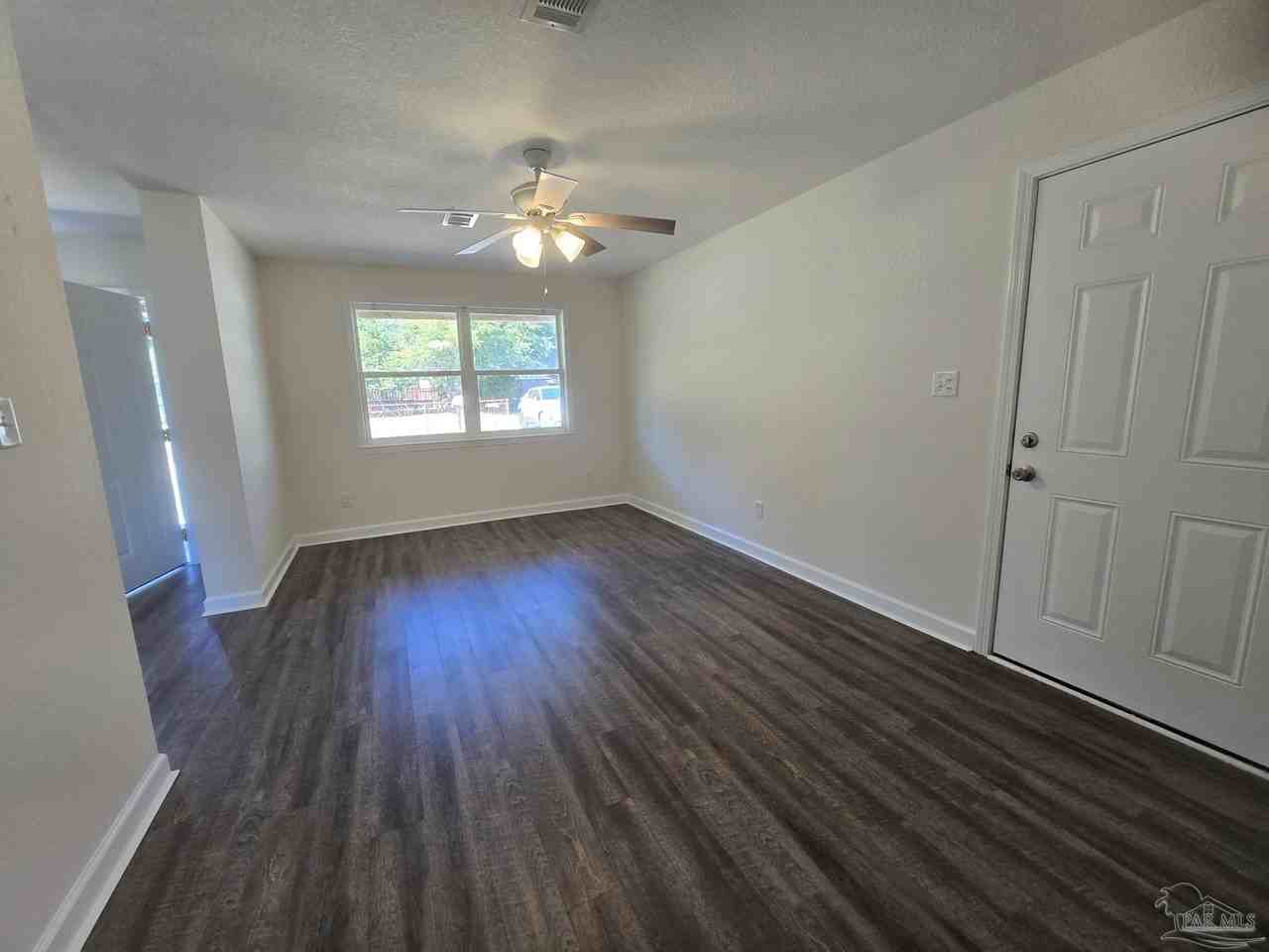 517 Chaseville St - Photo 3 of 15