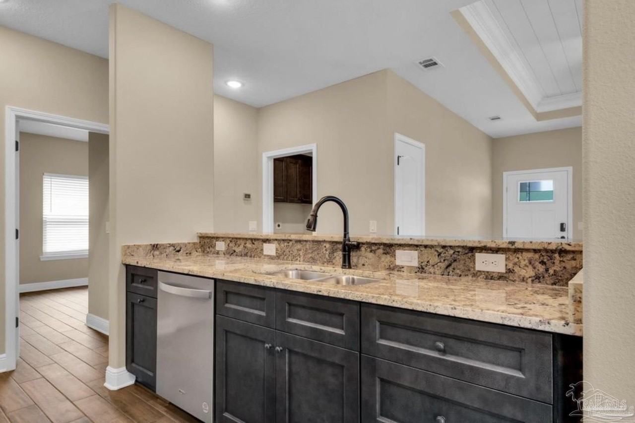 3034 N 20th Ave - Photo 4 of 13