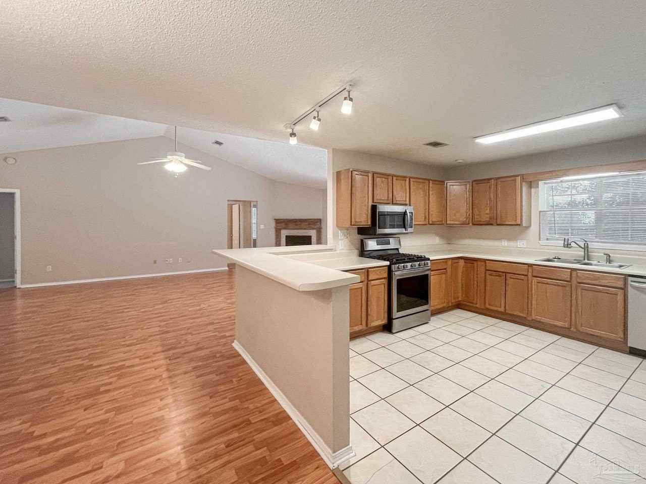 902 Catskill Ln - Photo 5 of 23