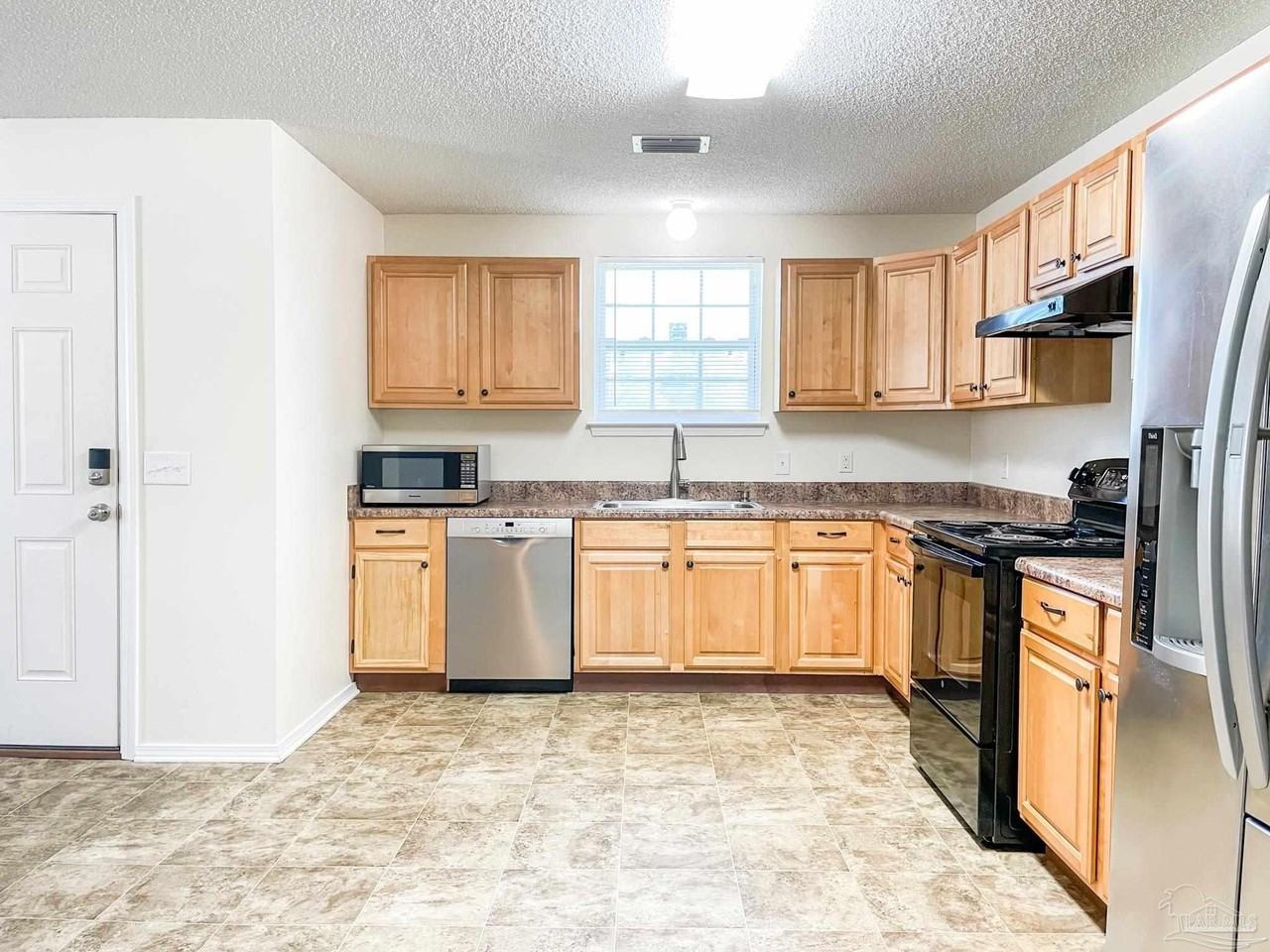 8921 Camshire Cir - Photo 2 of 26