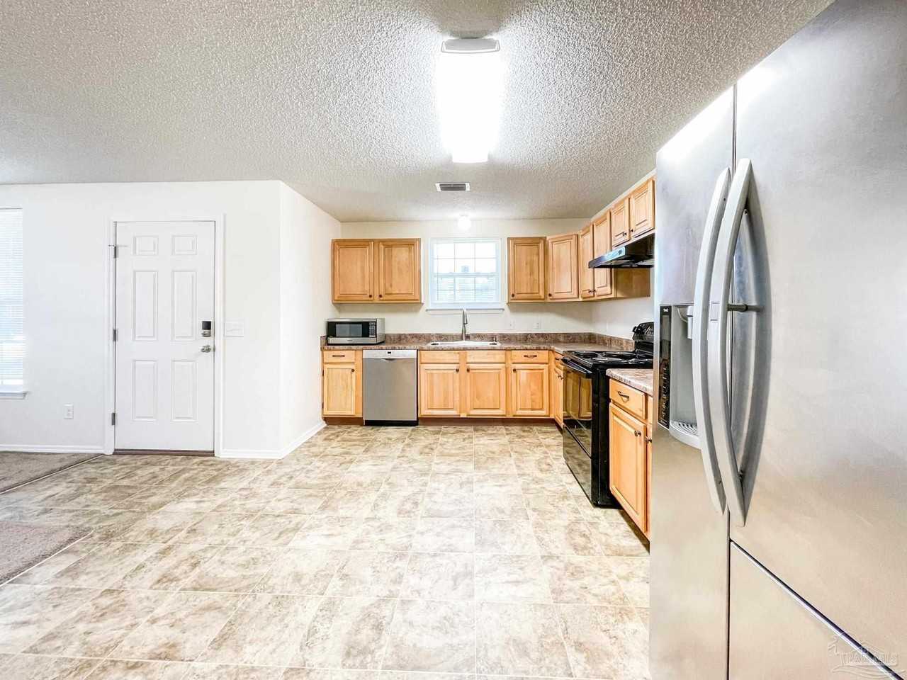 8921 Camshire Cir - Photo 3 of 26