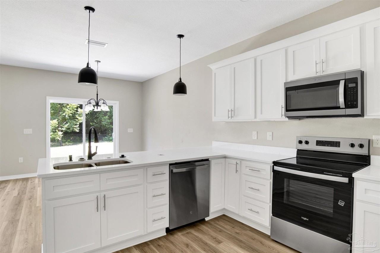 4 Tennessee Dr - Photo 7 of 28