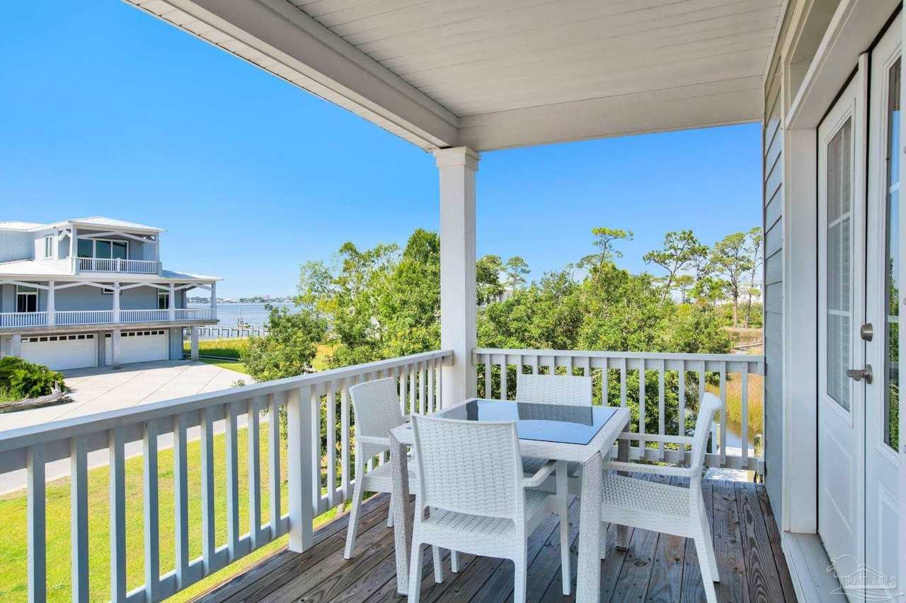 16262 Tarpon Dr - Photo 3 of 50