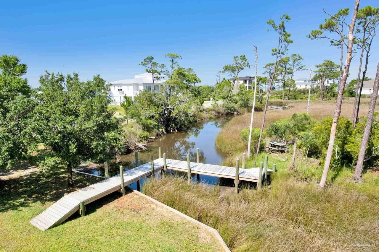 16262 Tarpon Dr - Photo 4 of 50