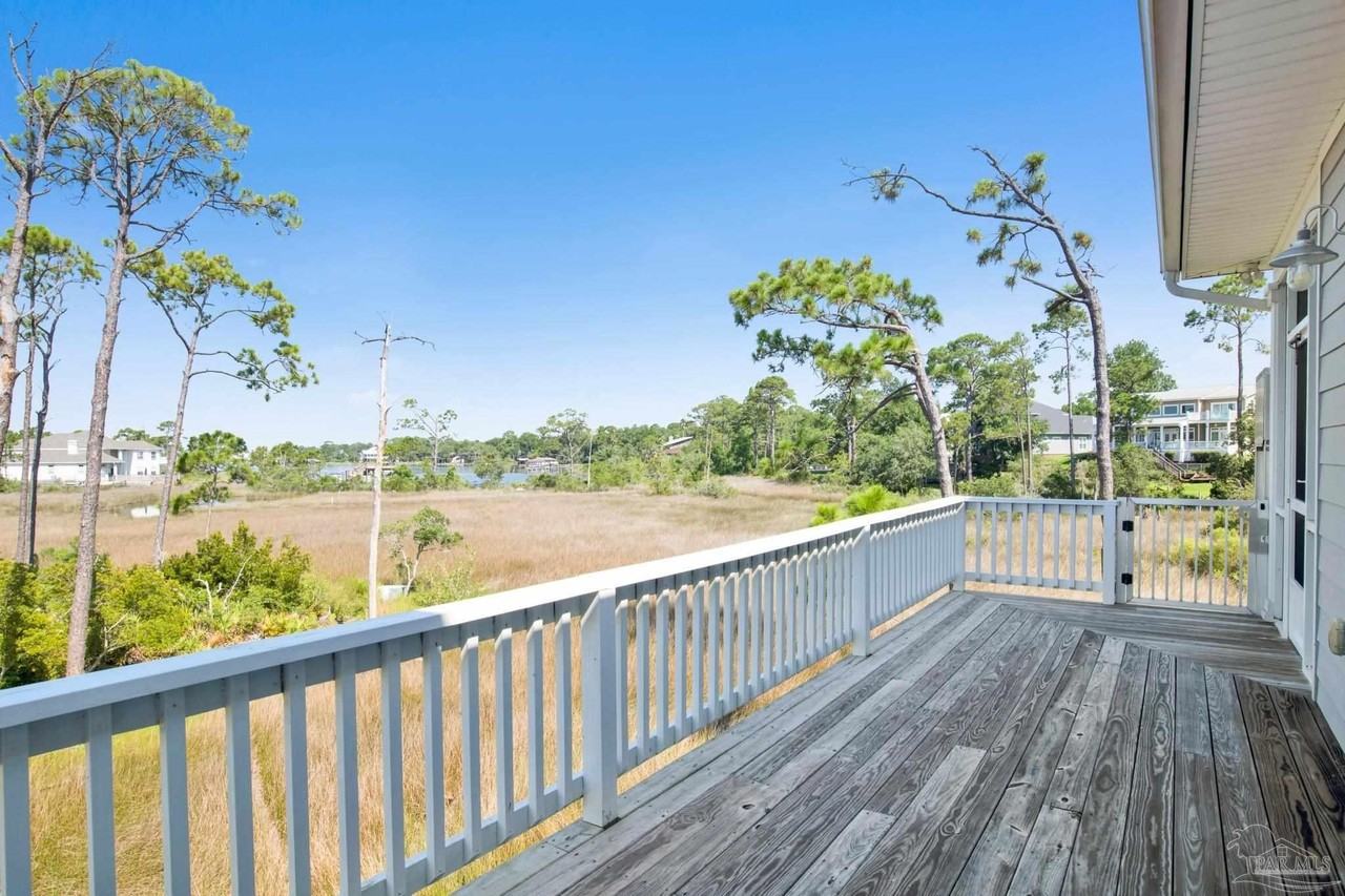 16262 Tarpon Dr - Photo 5 of 50