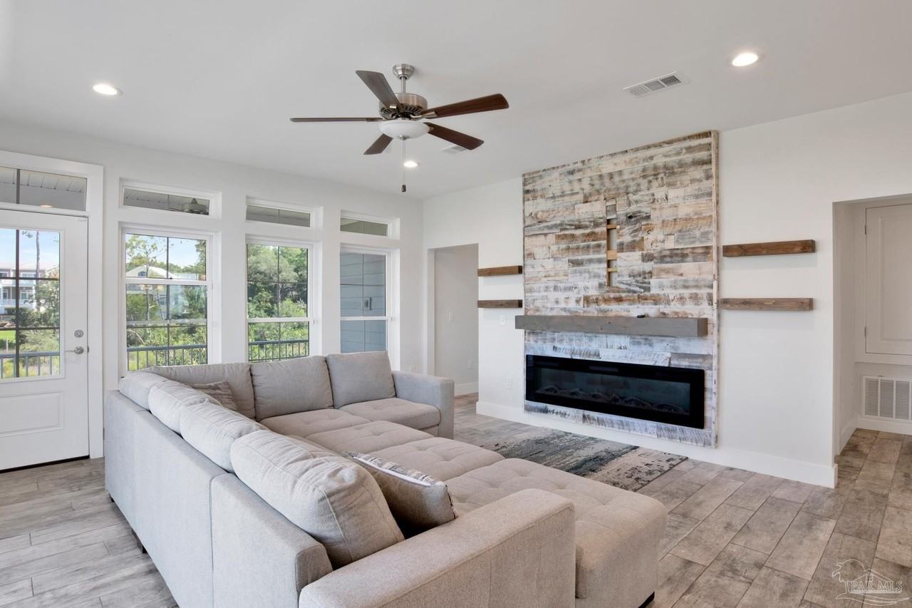 16262 Tarpon Dr - Photo 7 of 50