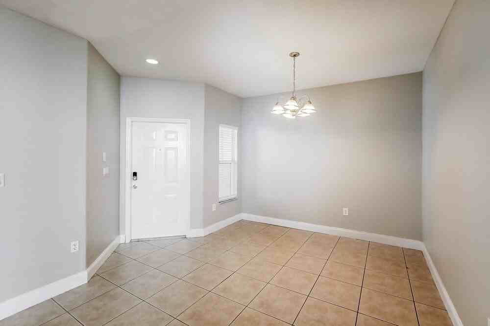 1648 Se 20th Rd - Photo 4 of 17