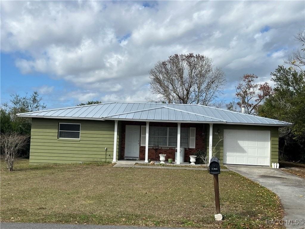 302 S Jackson St - Photo 2 of 17