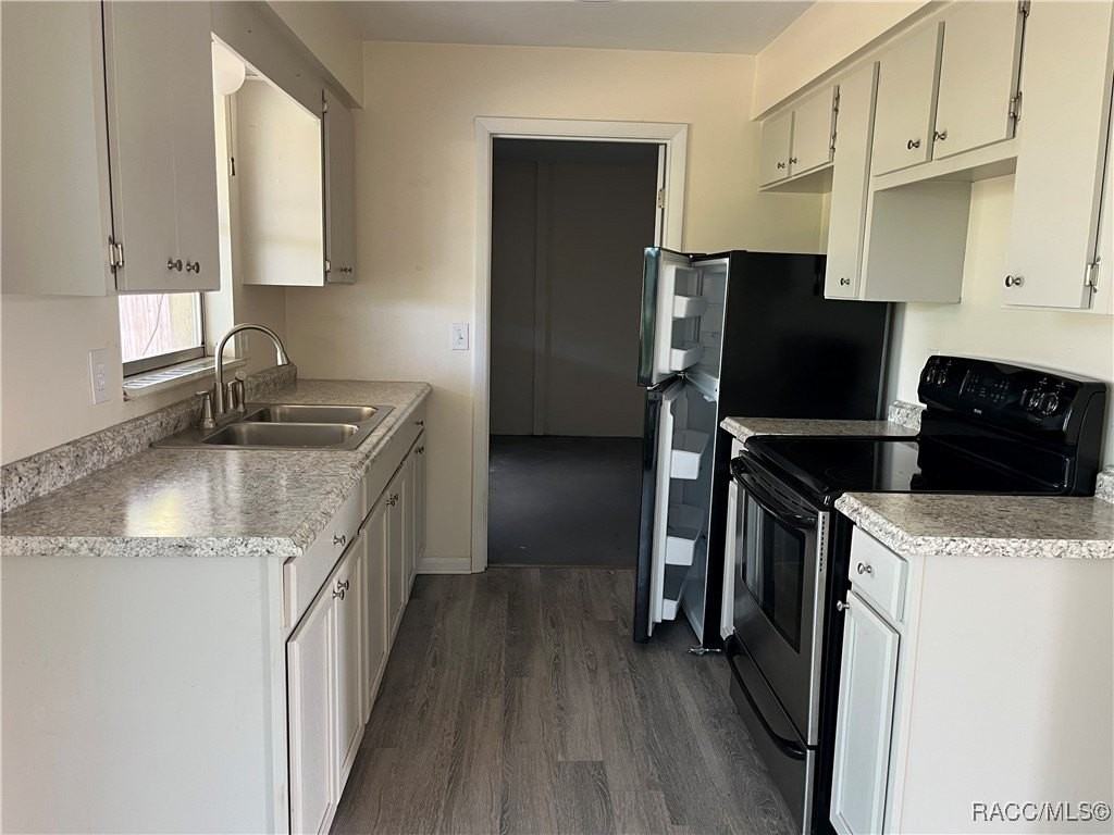 302 S Jackson St - Photo 3 of 17