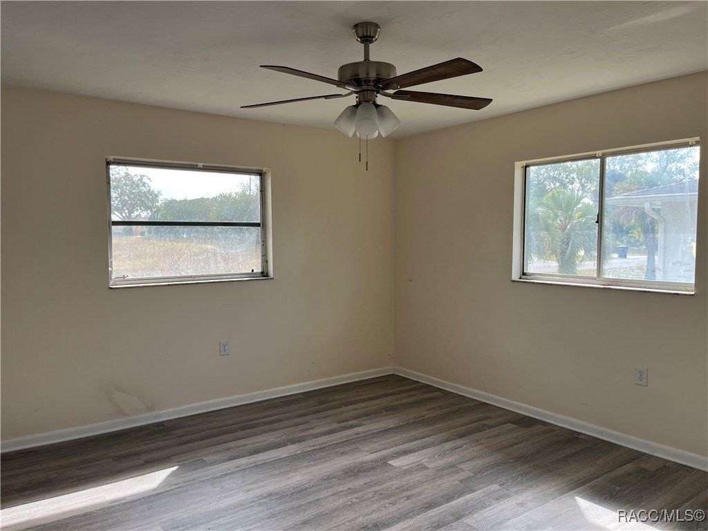 302 S Jackson St - Photo 7 of 17