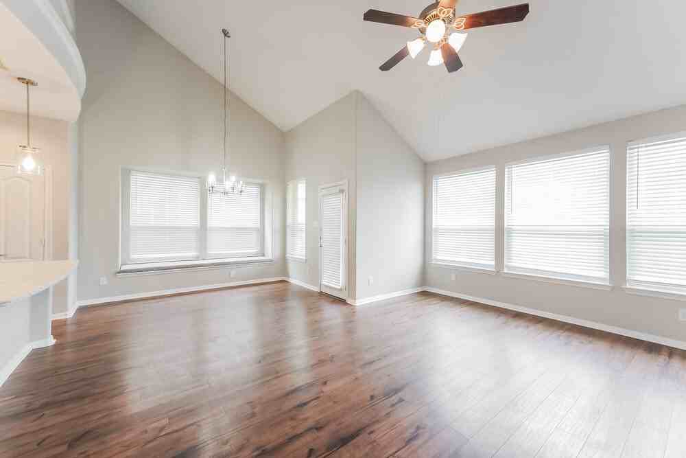 2531 Crystal Shore Dr - Photo 6 of 17