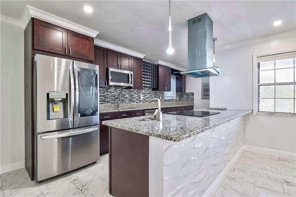 1389 W 33rd St - Photo 4 of 20