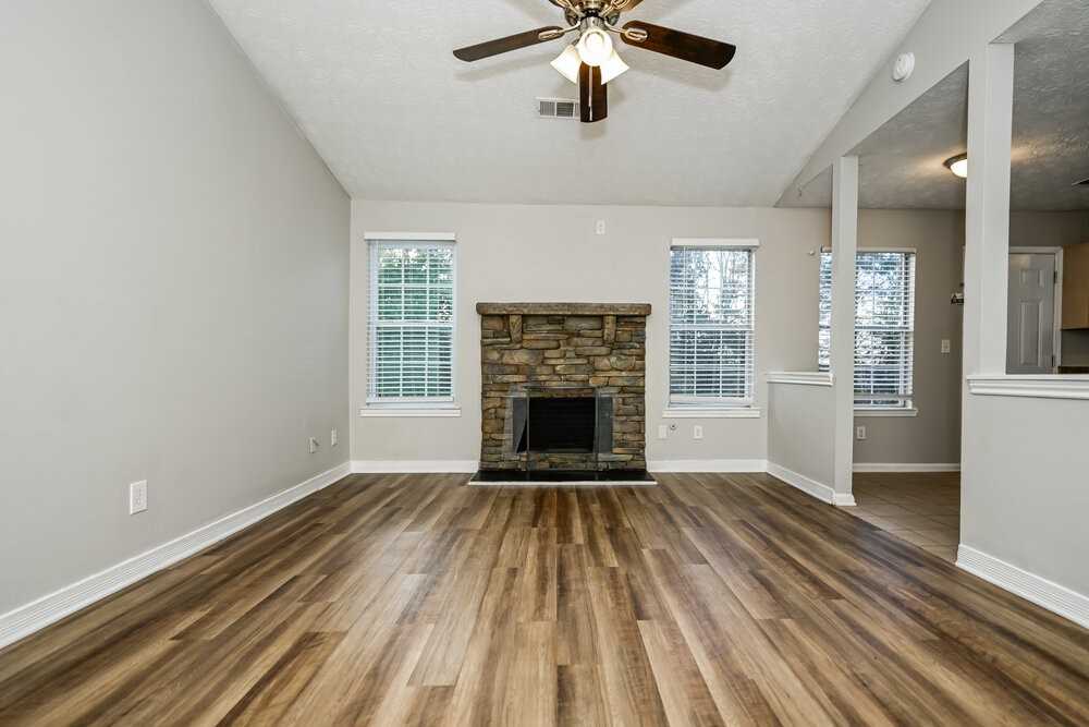 337 Autumn Lake Dr - Photo 4 of 19