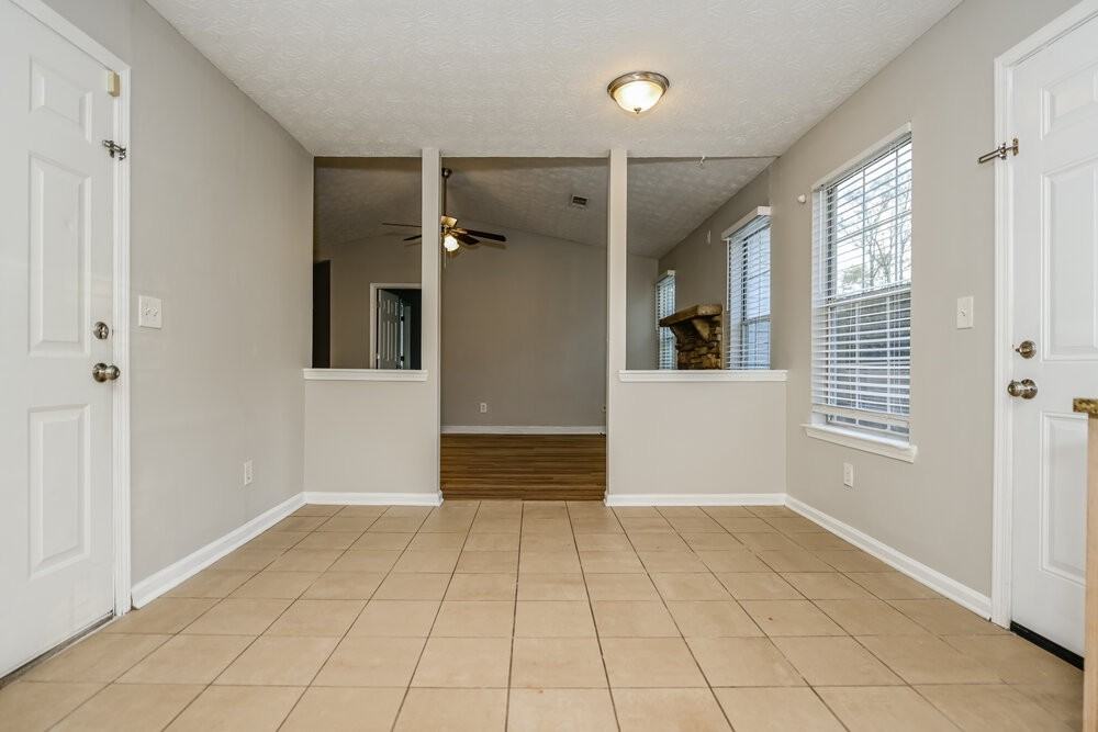 337 Autumn Lake Dr - Photo 5 of 19