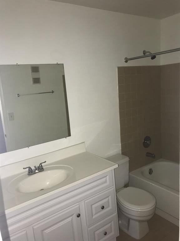 819 Ne 199th St #205 - Photo 5 of 11