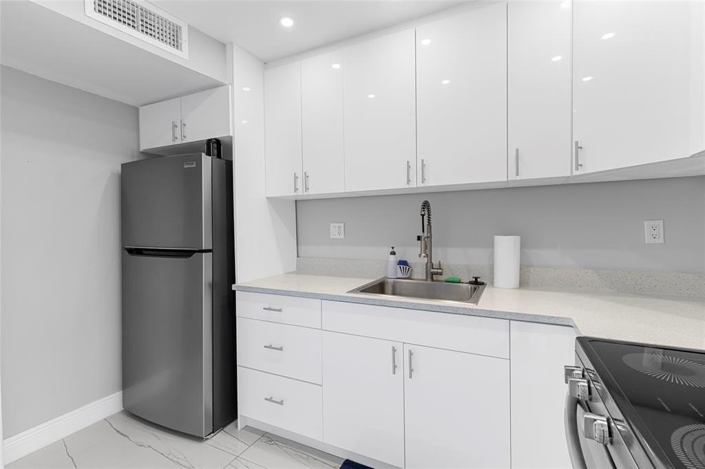 5925 Sw 36th Ct - Photo 4 of 26