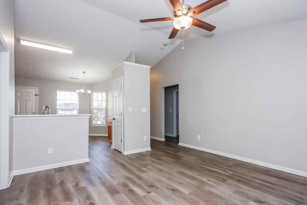 1641 Galesburg St - Photo 3 of 16