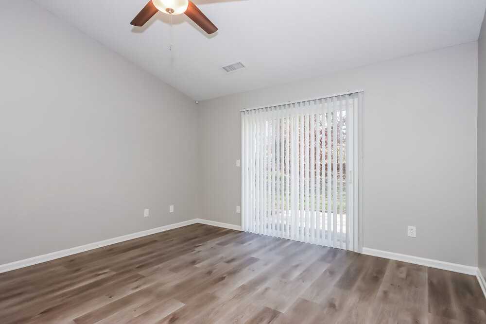 1641 Galesburg St - Photo 4 of 16