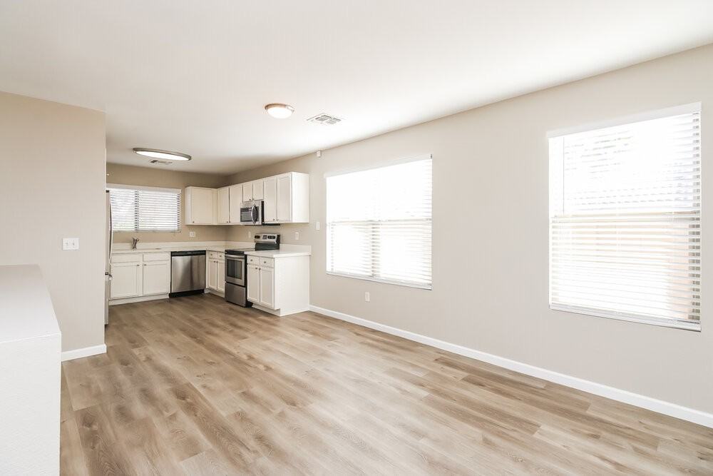 1538 S Danielson Way - Photo 6 of 16