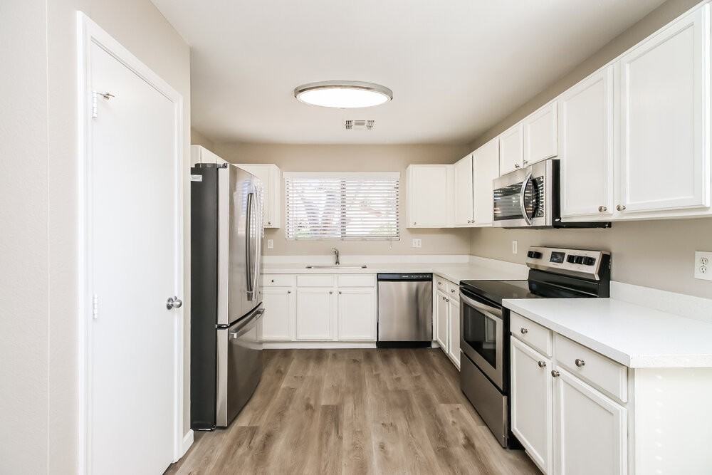 1538 S Danielson Way - Photo 7 of 16