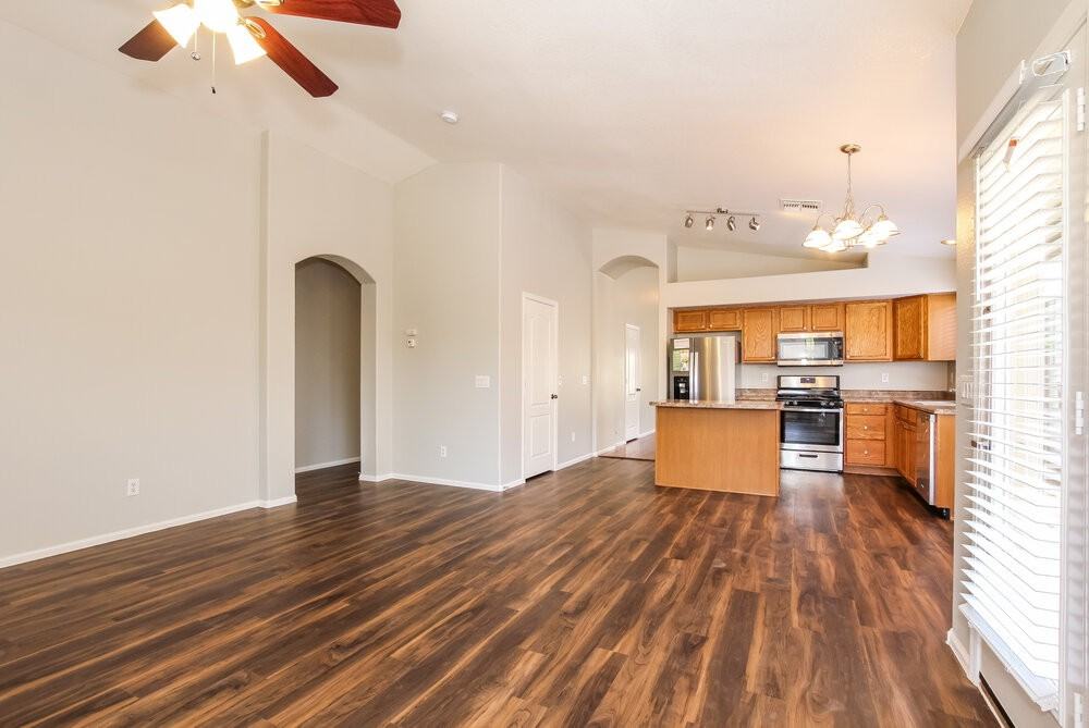 12321 W Marshall Ave - Photo 6 of 15