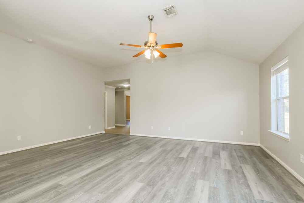 11747 Elizabeth Ct - Photo 4 of 16