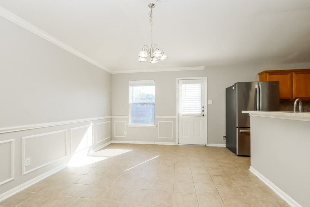 11747 Elizabeth Ct - Photo 6 of 16