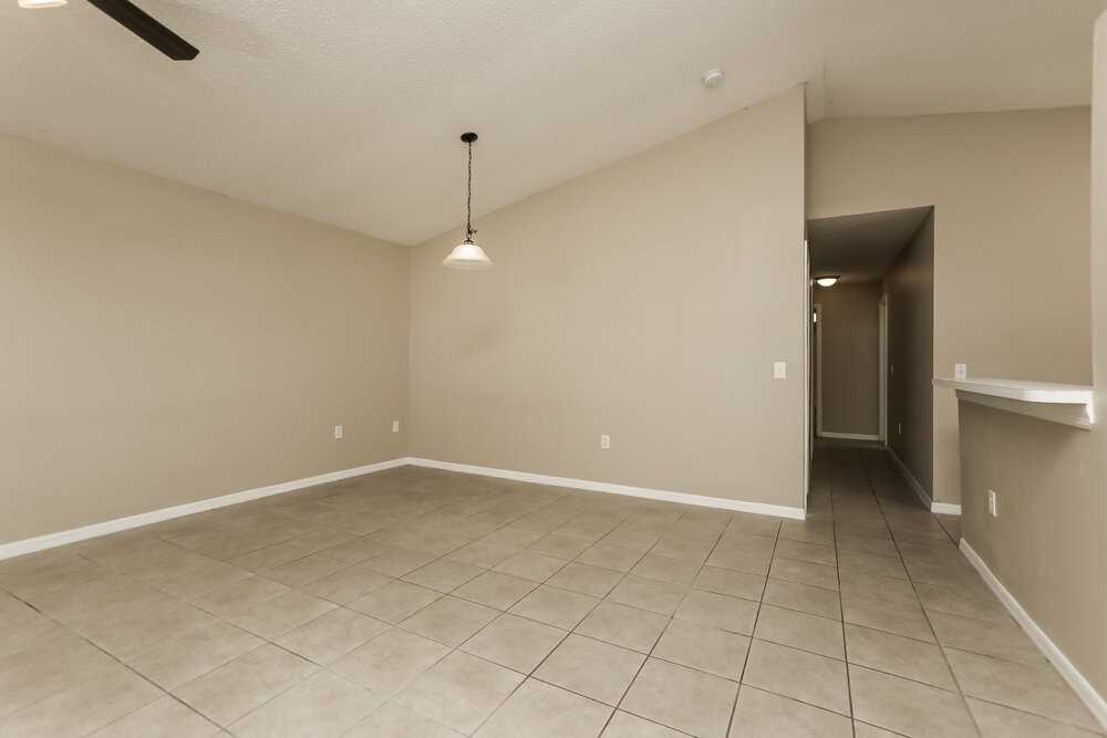 326 Daniels Pointe Dr - Photo 3 of 15