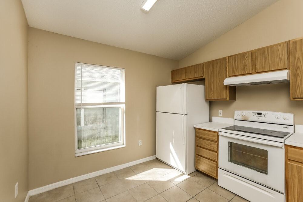 326 Daniels Pointe Dr - Photo 4 of 15