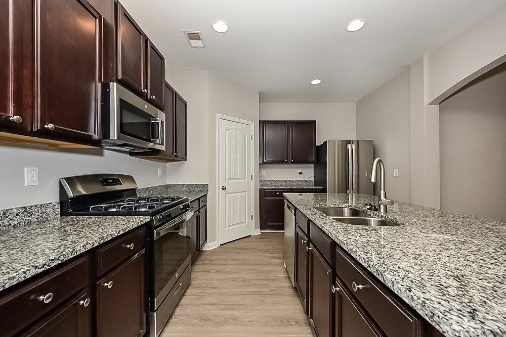 1396 Worcester Trl - Photo 7 of 20