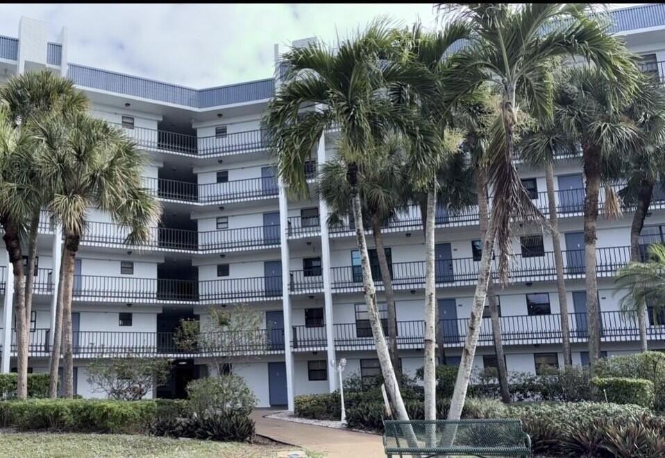 4640 Lucerne Lakes Blvd W #605