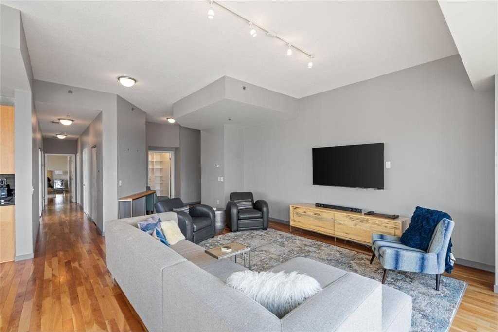 929 Portland Ave #2501 - Photo 6 of 50