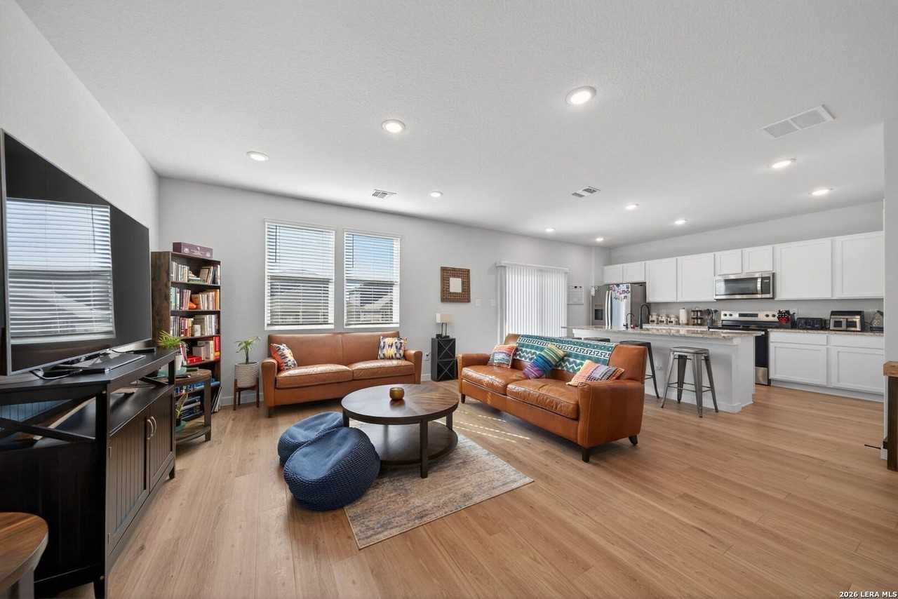 4238 Danforth St - Photo 2 of 21