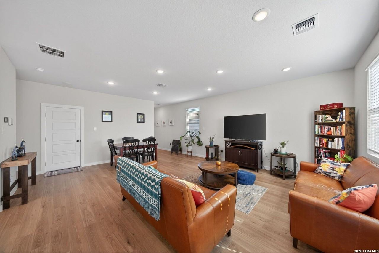 4238 Danforth St - Photo 4 of 21