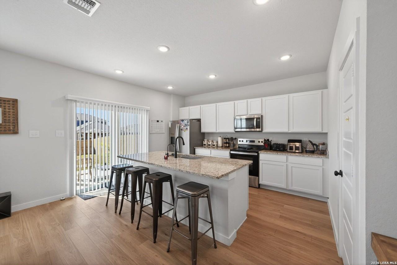 4238 Danforth St - Photo 7 of 21