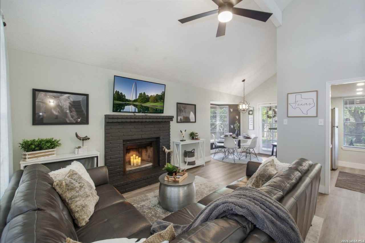 2514 Moss Bluff St - Photo 2 of 24