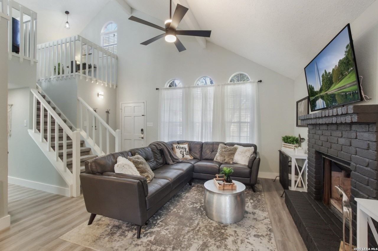 2514 Moss Bluff St - Photo 3 of 24