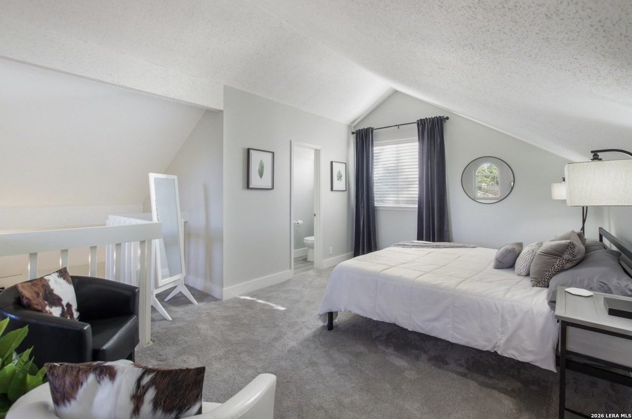 2514 Moss Bluff St - Photo 4 of 24