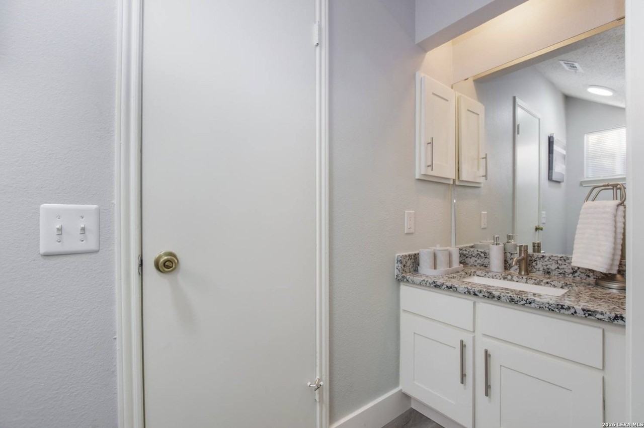 2514 Moss Bluff St - Photo 5 of 24