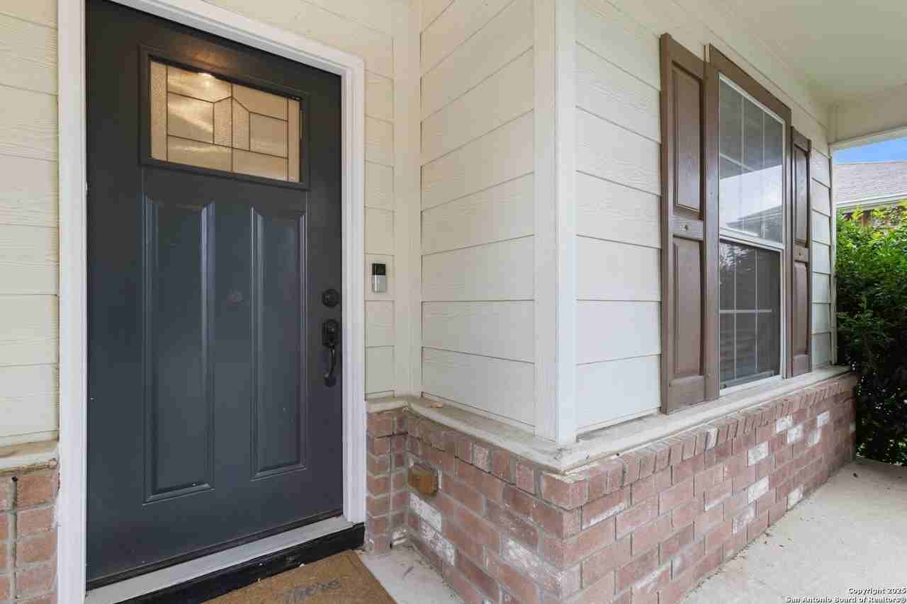 9418 Madison Crk - Photo 2 of 31