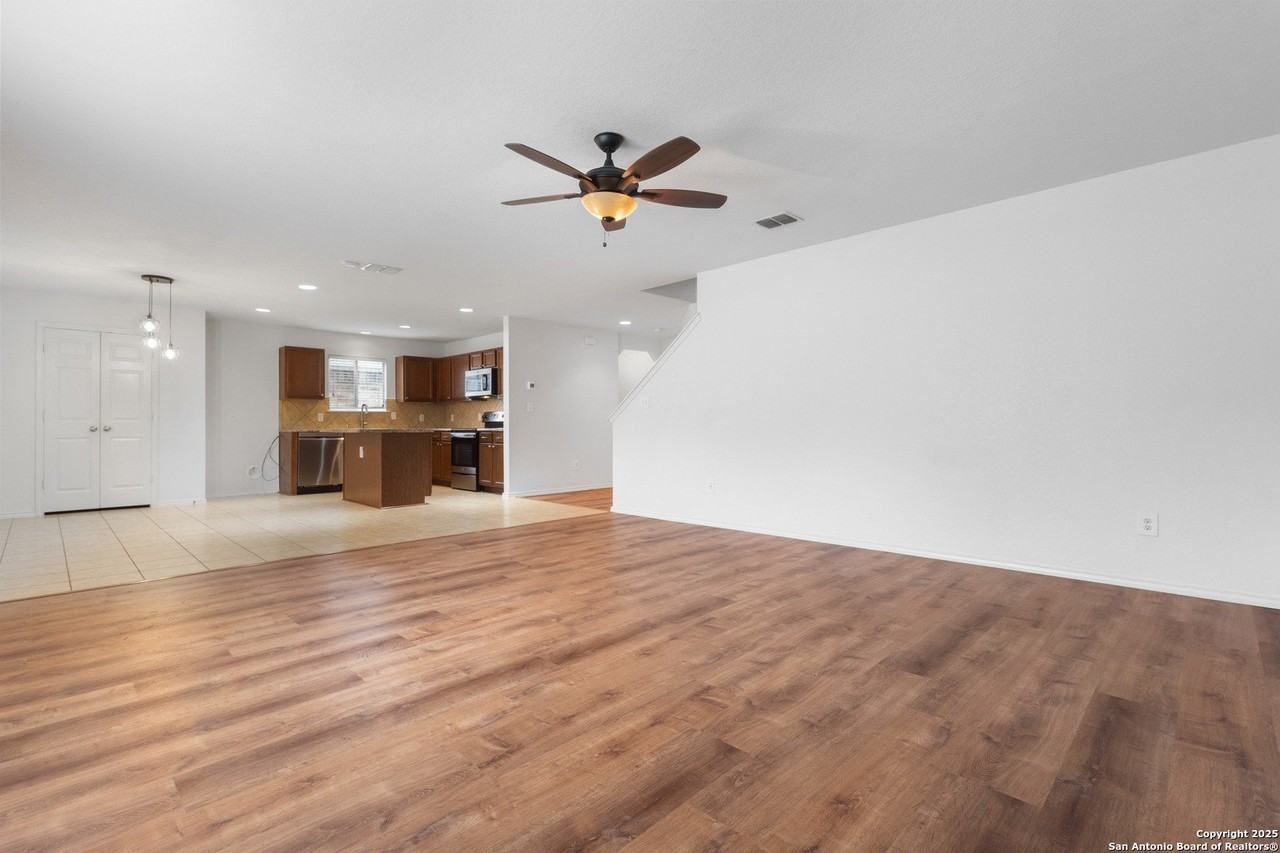 9418 Madison Crk - Photo 7 of 31