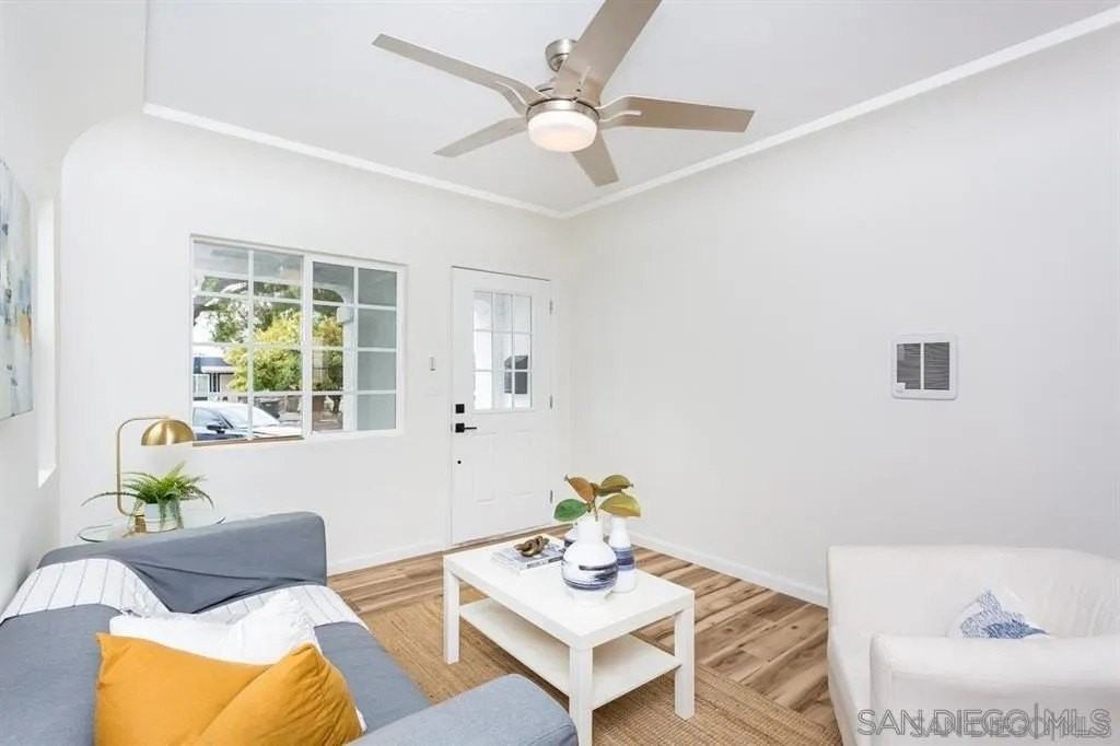 1015 Hoover Ave - Photo 3 of 14