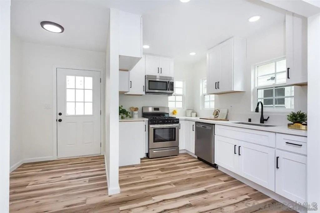 1015 Hoover Ave - Photo 6 of 14