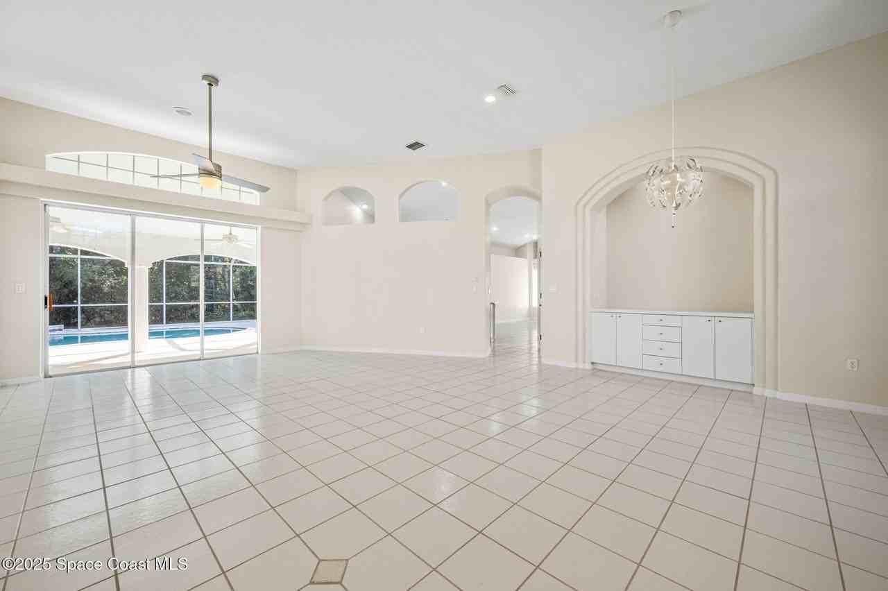 174 Martesia Way - Photo 5 of 38