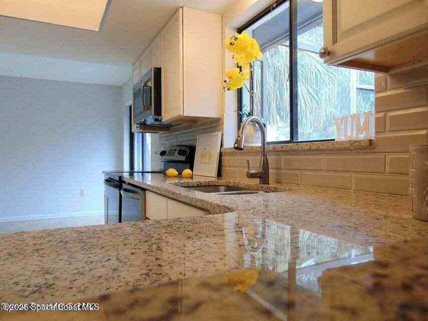 300 Olympia Ct - Photo 5 of 14