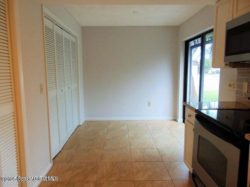 300 Olympia Ct - Photo 6 of 14