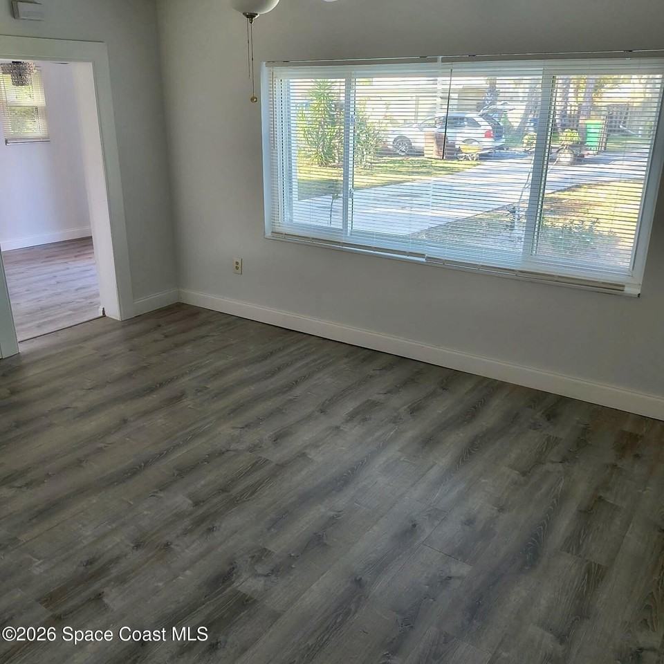 313 Oleander Pl - Photo 2 of 17