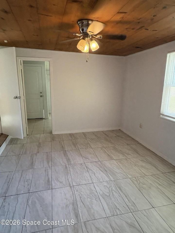 313 Oleander Pl - Photo 6 of 17