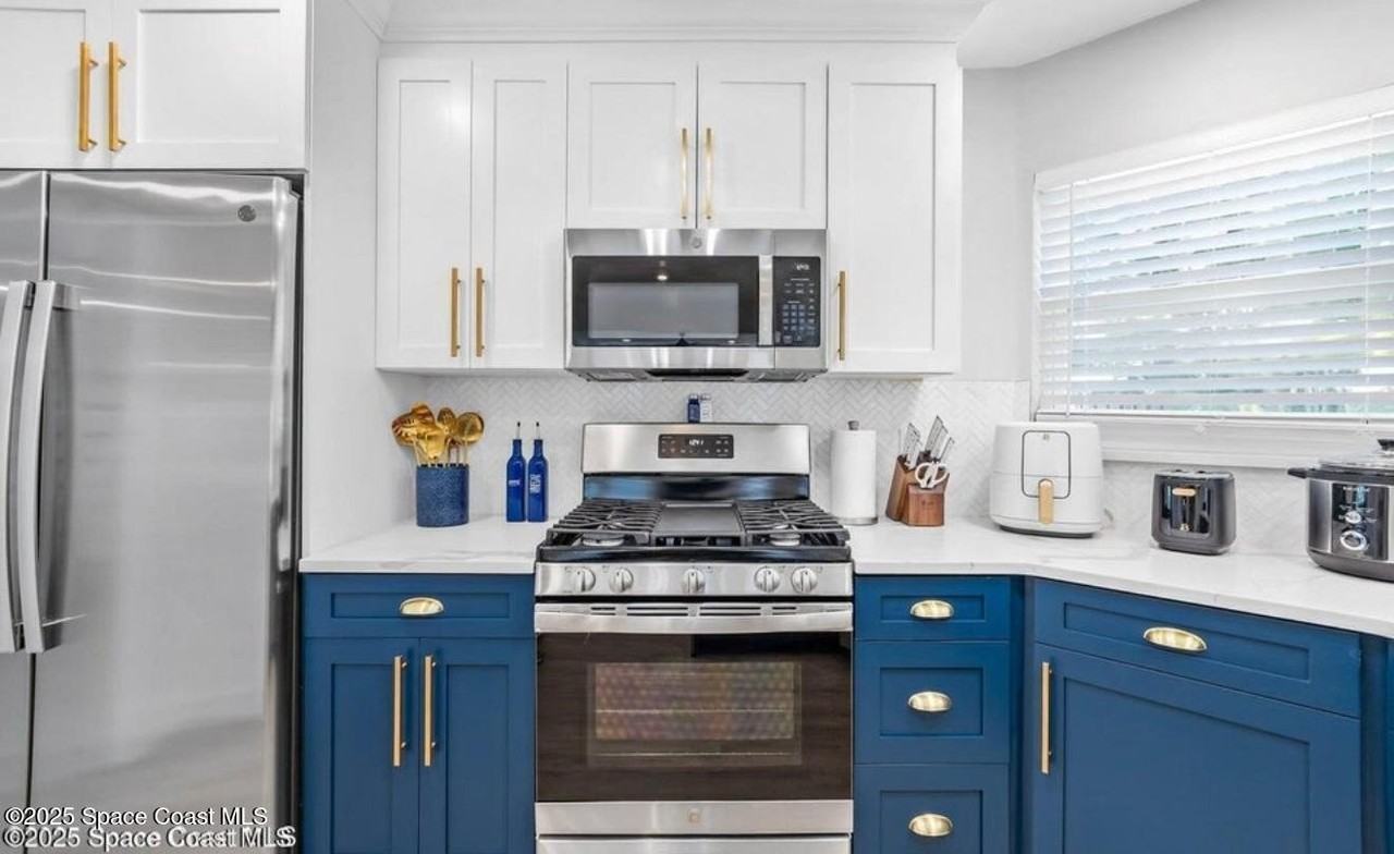 6765 Angeles Rd - Photo 3 of 45