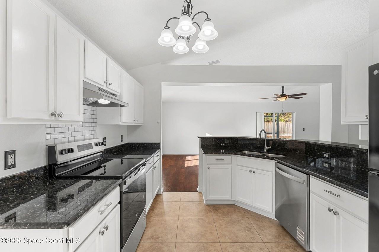 4426 Four Lakes Dr - Photo 3 of 50